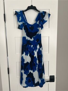 Banana Republic Blue and White Floral Pleated Midi Dress